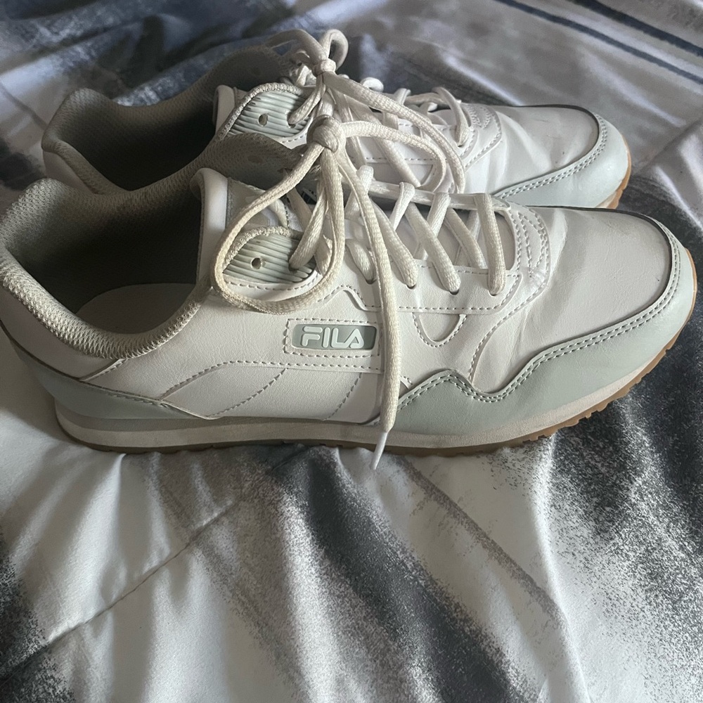 Fila Woman’s Cream and White Sneakers